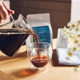 Artisan-coffee-co_The-dreamer_Whole-bean_jug_glass_package_pour